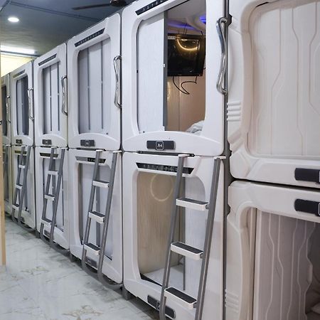 Готель Astropods Мумбаї Екстер'єр фото