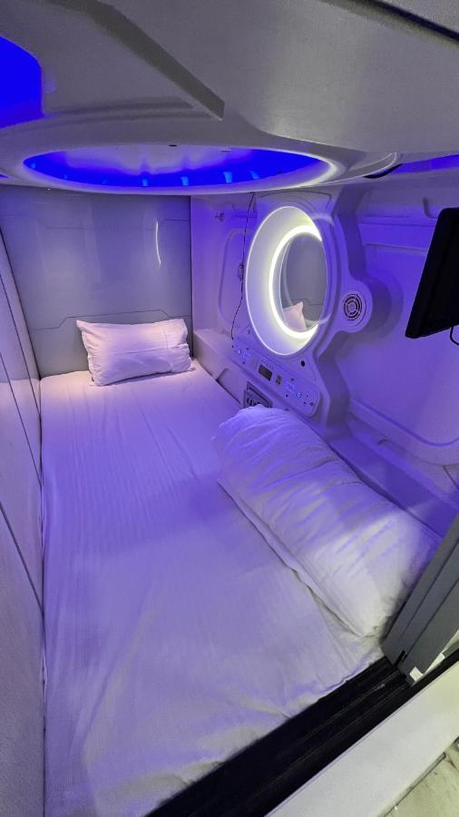 Готель Astropods Мумбаї Екстер'єр фото