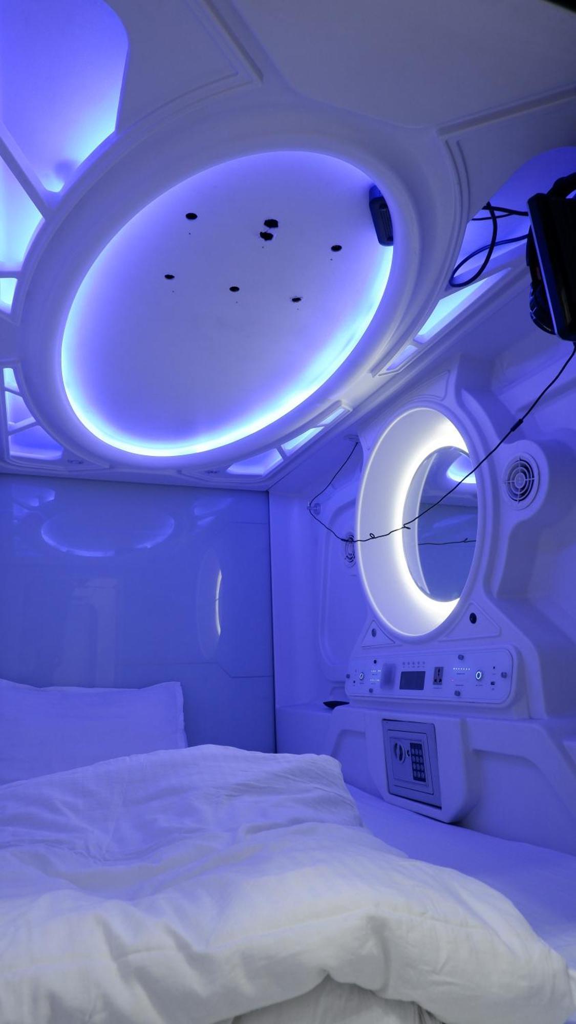 Готель Astropods Мумбаї Екстер'єр фото